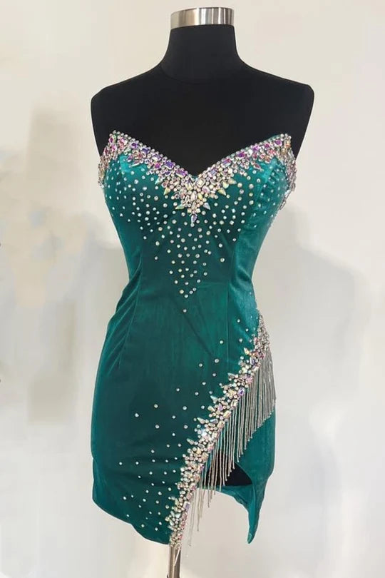 Vestido de cóctel corto de terciopelo sin tirantes, con cuentas y borlas para la fiesta de bienvenida
